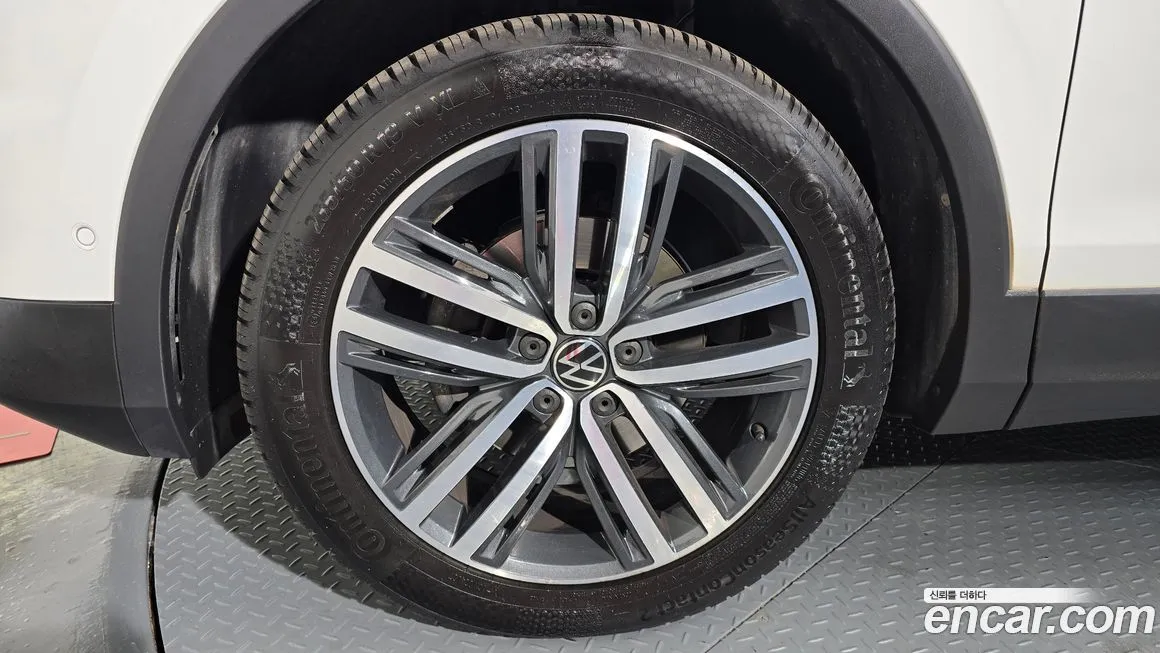 Volkswagen Tiguan — фото 7