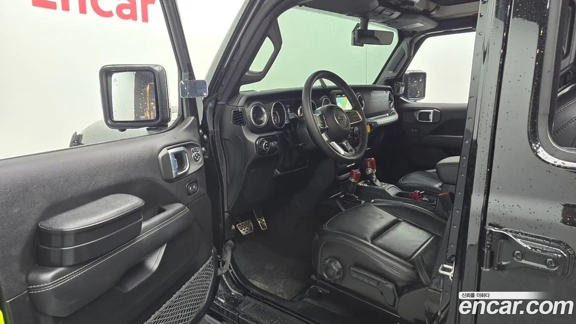 Jeep Wrangler — фото 7