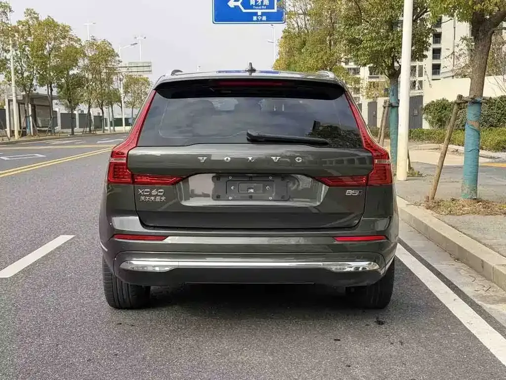 Volvo XC60 — фото 10