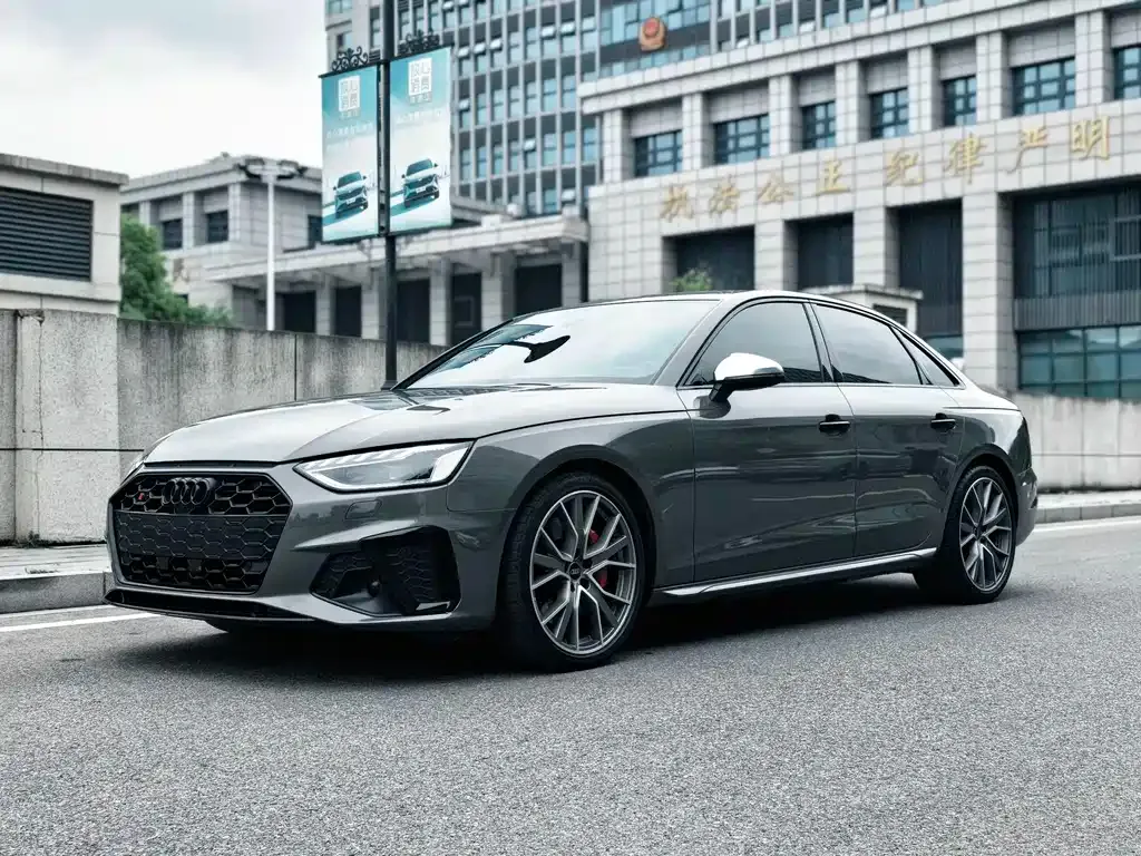 Audi S4 — фото 1