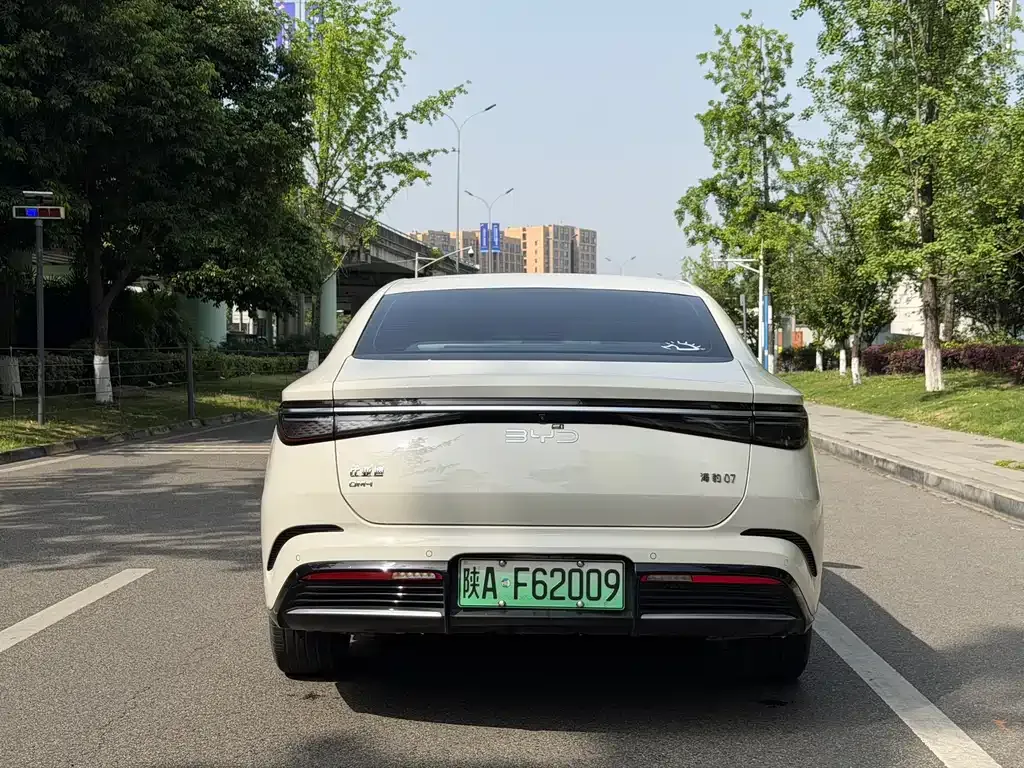 BYD Seal 07 DM-i — фото 10