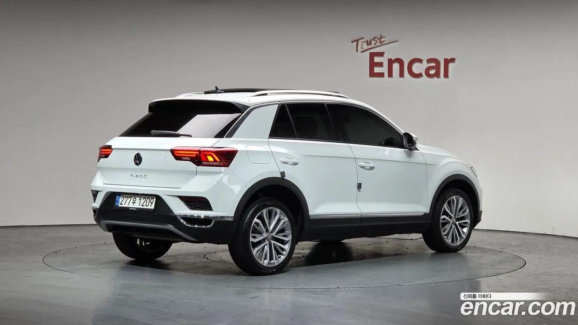 Volkswagen T-Roc — фото 9