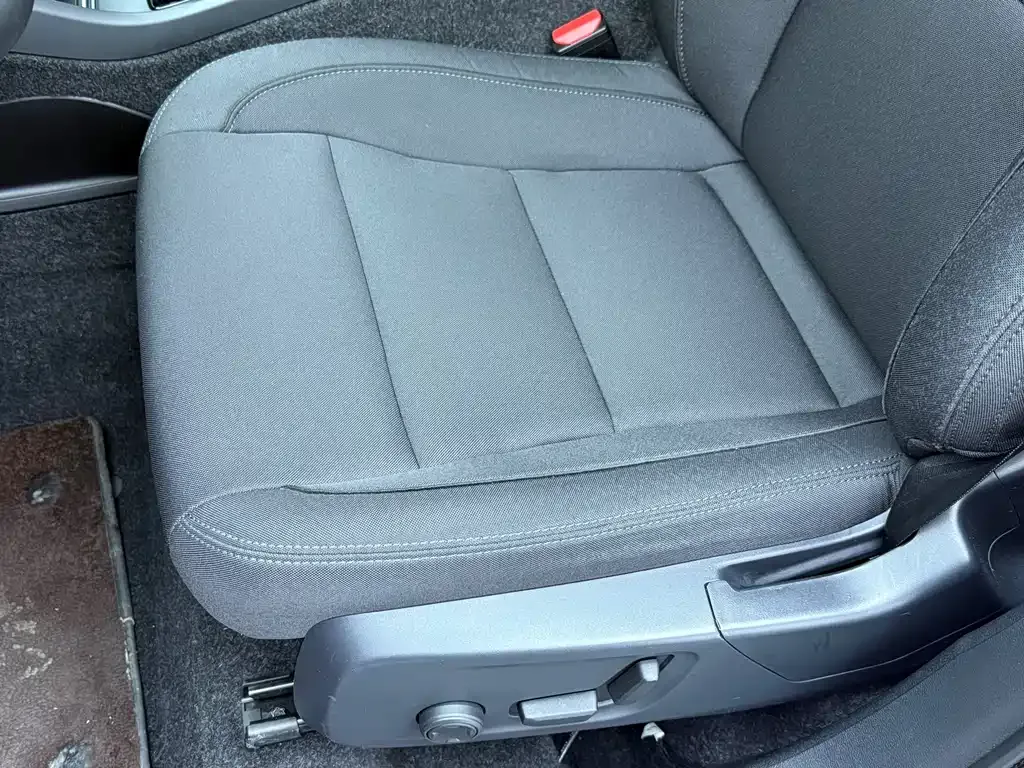 Volvo XC40 — фото 10