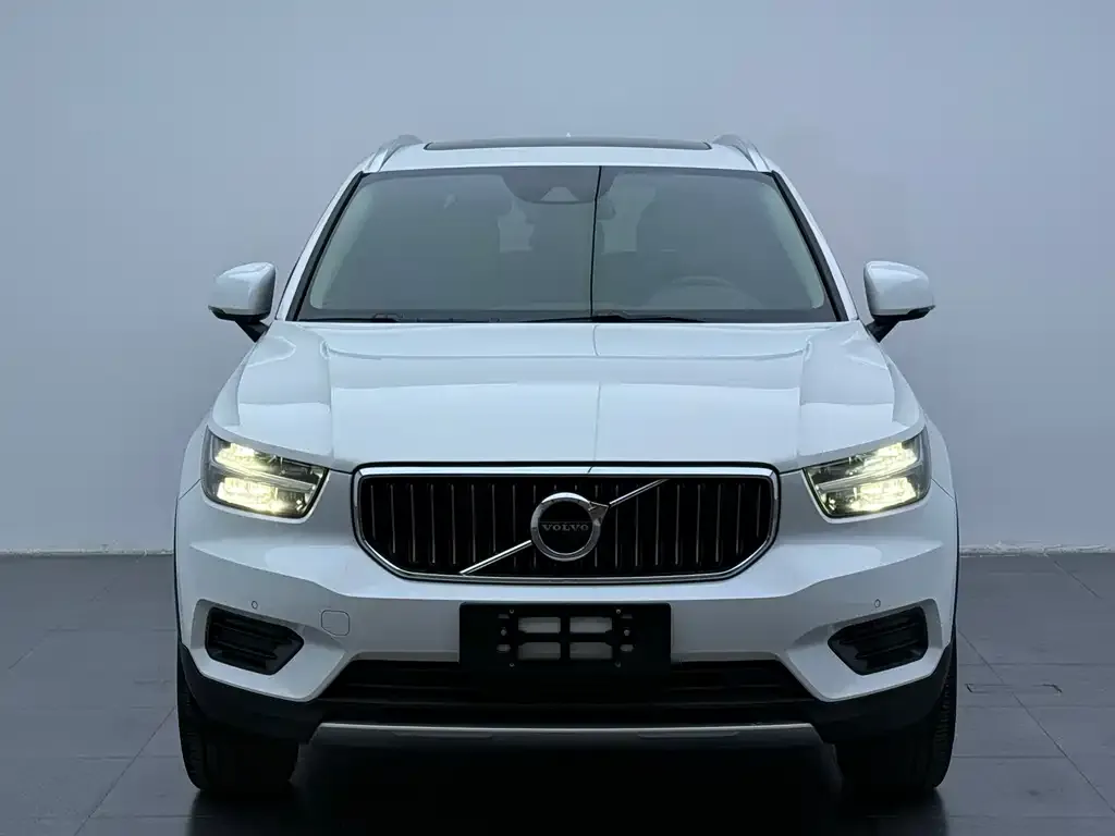 Volvo XC40 — фото 4