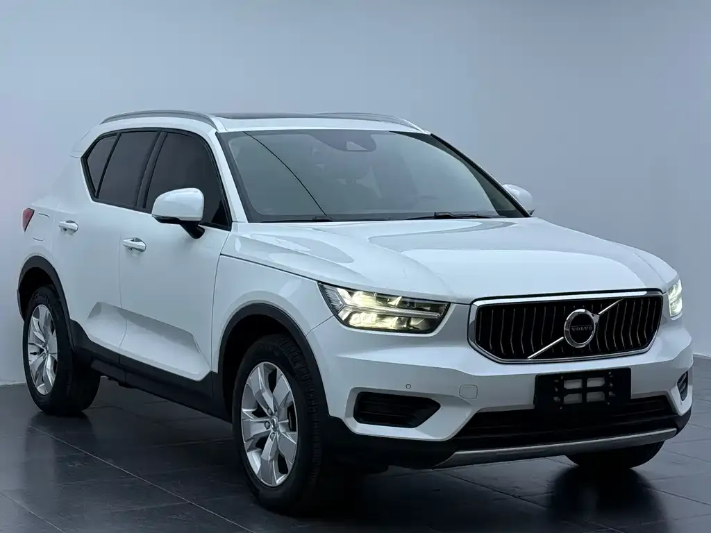 Volvo XC40 — фото 2