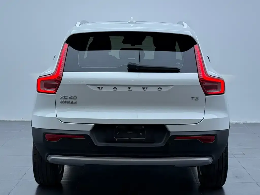 Volvo XC40 — фото 3