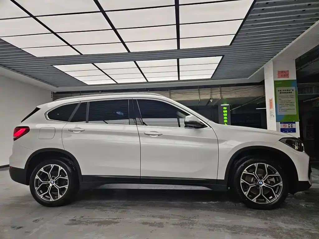 BMW X1 — фото 5