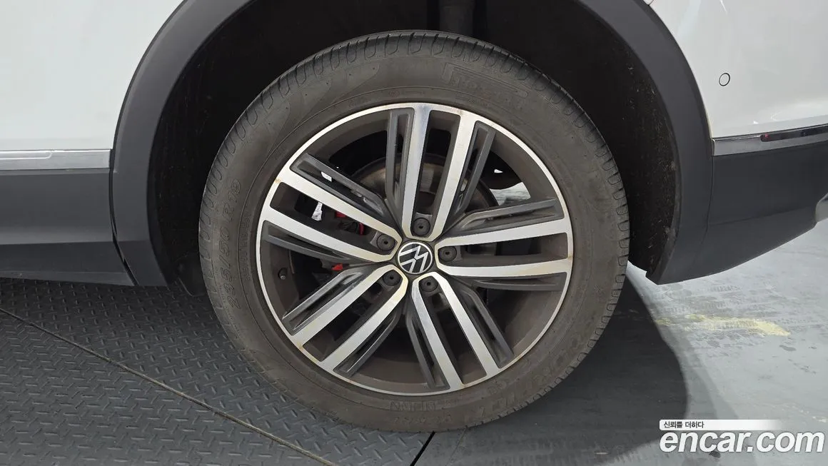 Volkswagen Tiguan — фото 8