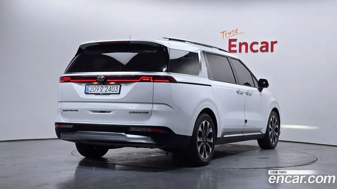 Kia Carnival — фото 10
