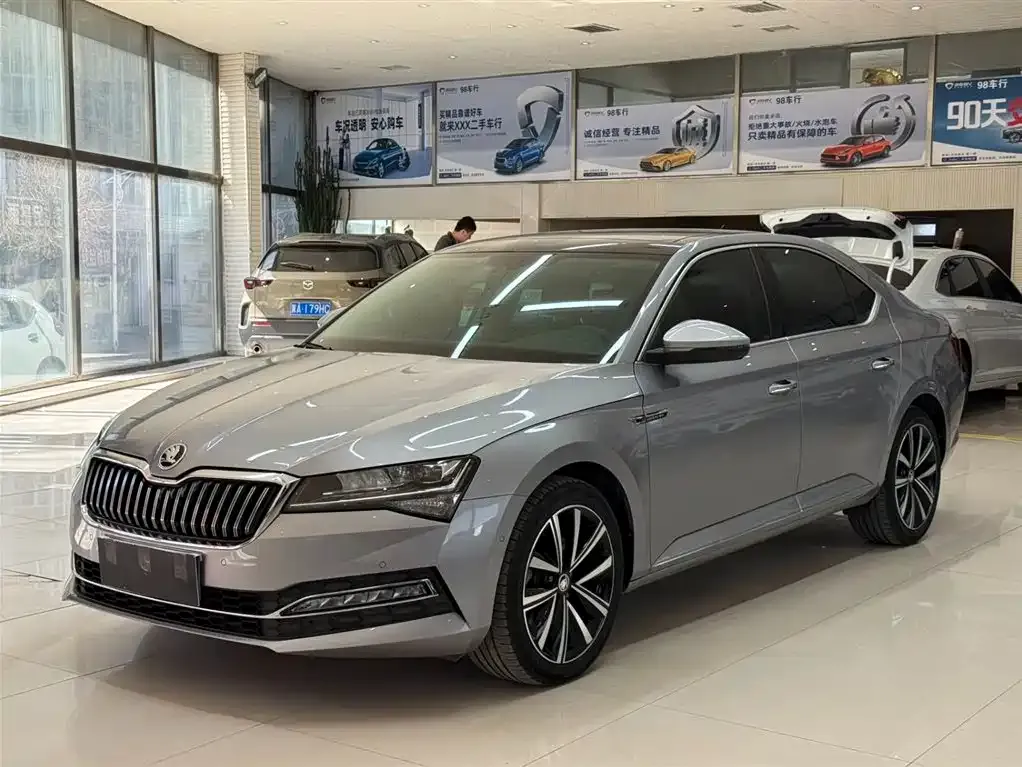 Skoda Superb — фото 1