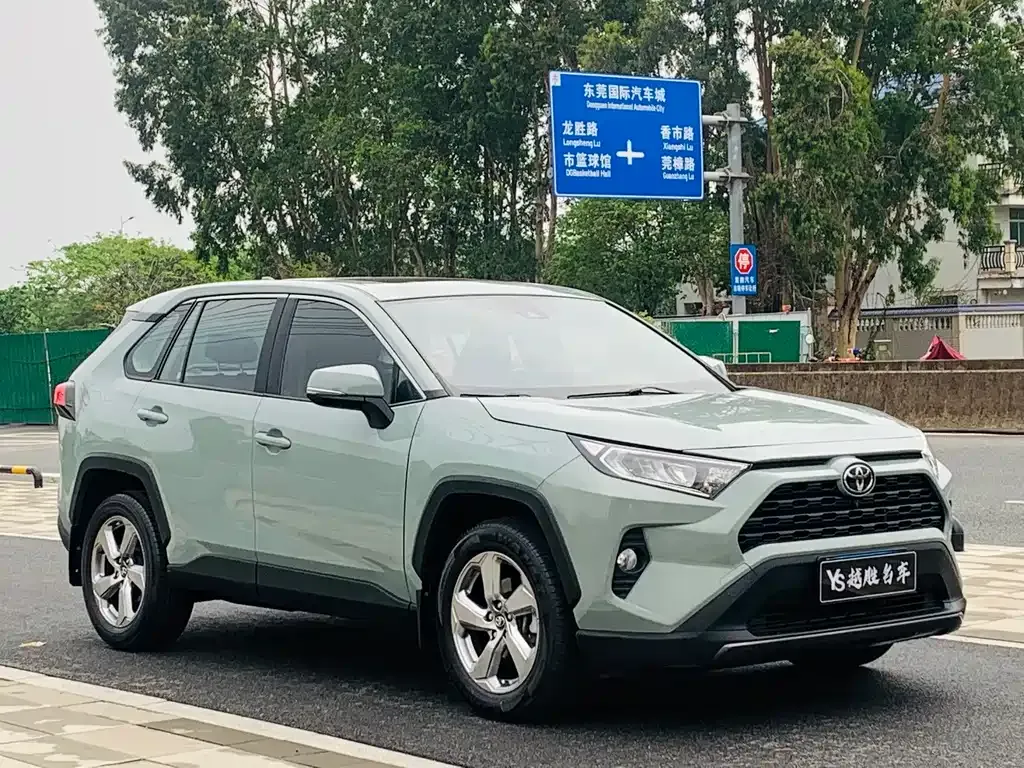 Toyota RAV4 — фото 10