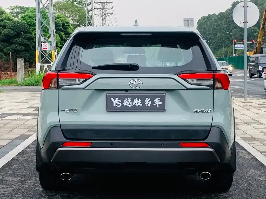 Toyota RAV4 — фото 7