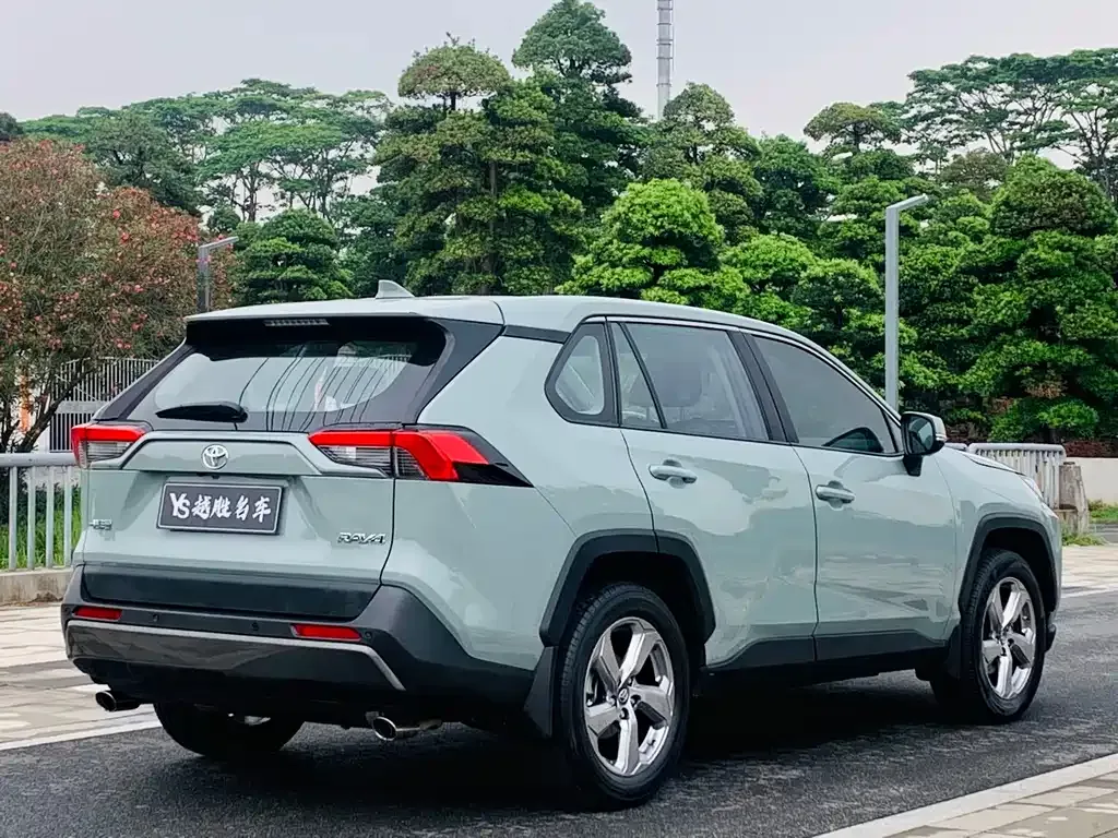 Toyota RAV4 — фото 9