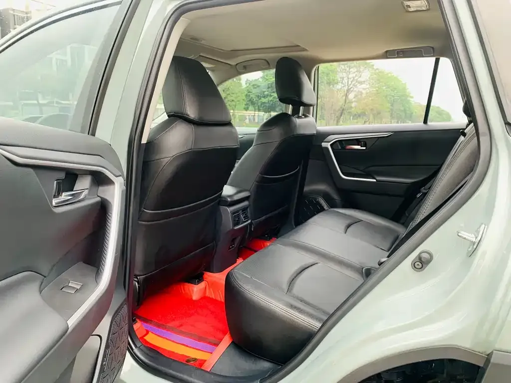 Toyota RAV4 — фото 6