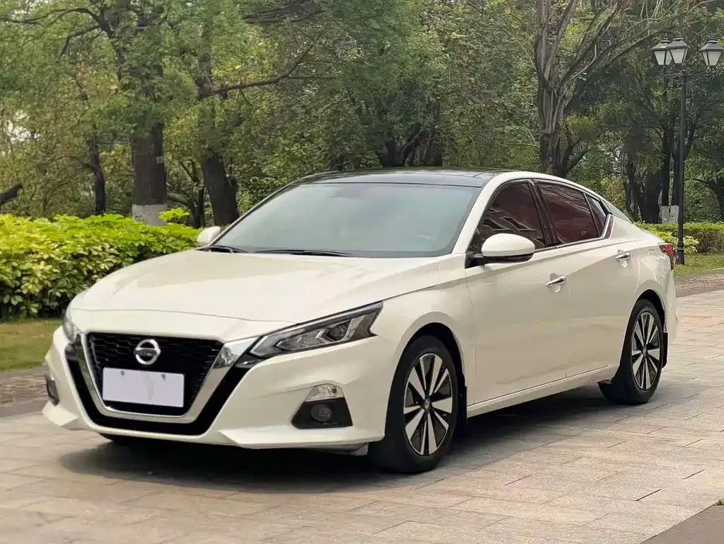 Nissan Teana — фото 1