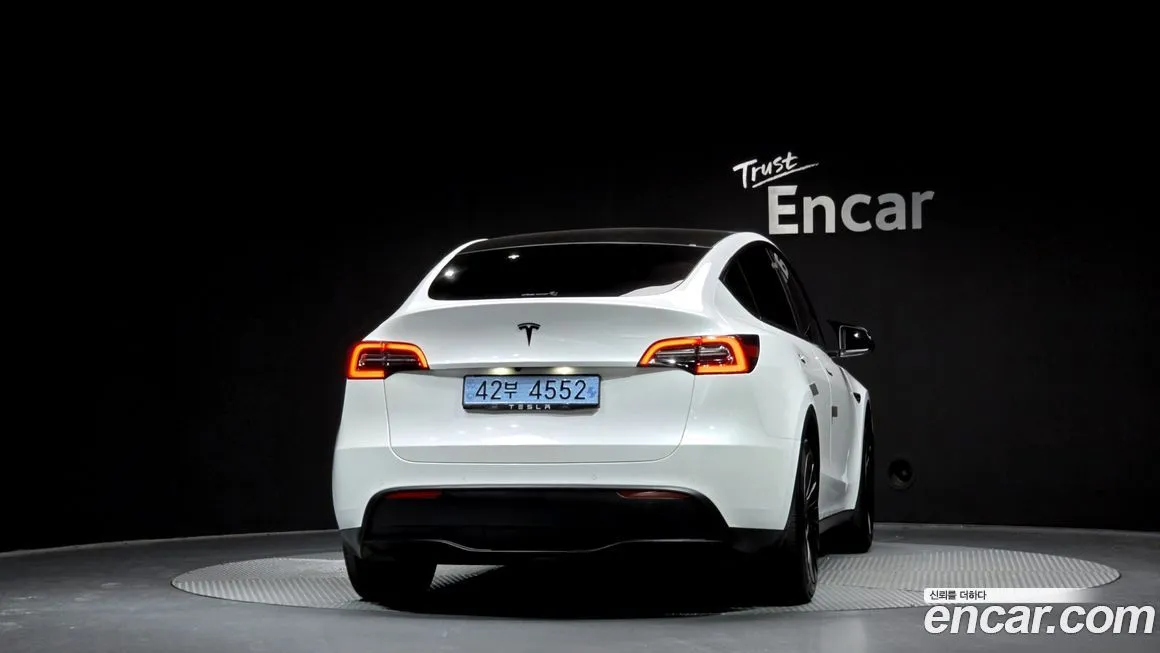 Tesla Model Y — фото 6