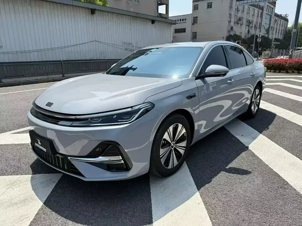 Geely Galaxy A7 — фото 1
