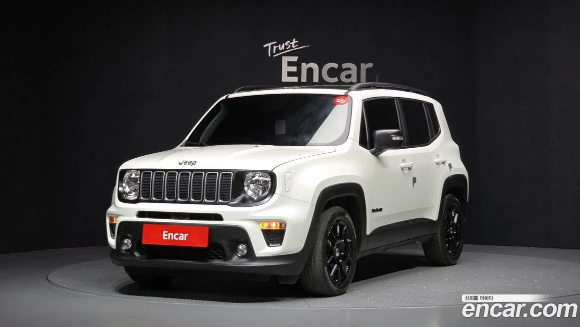 Jeep Renegade — фото 9