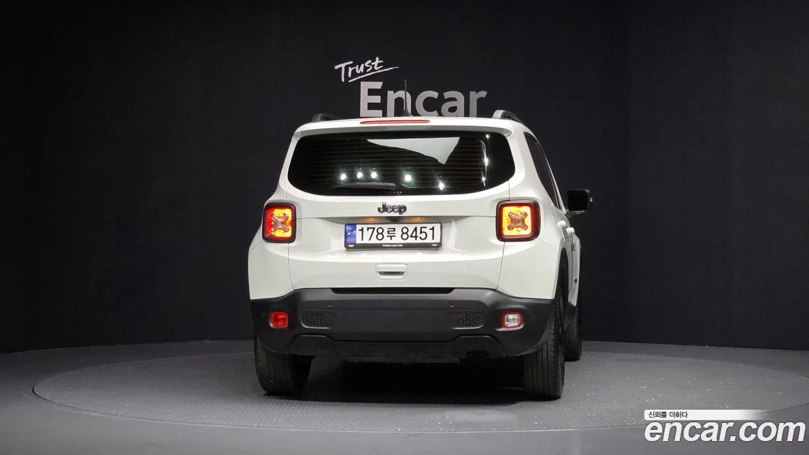 Jeep Renegade — фото 2