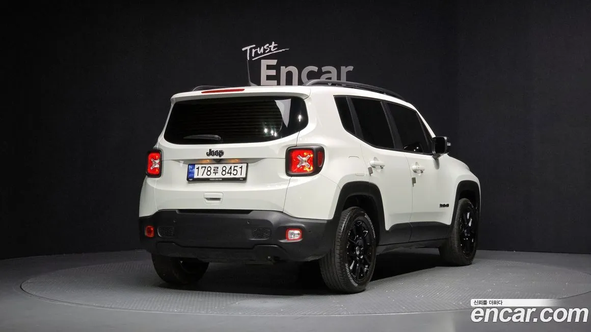 Jeep Renegade — фото 5