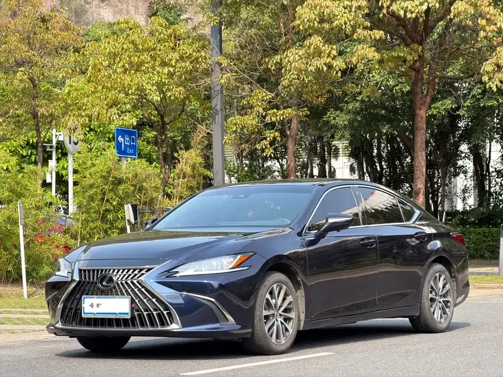 Lexus ES — фото 1