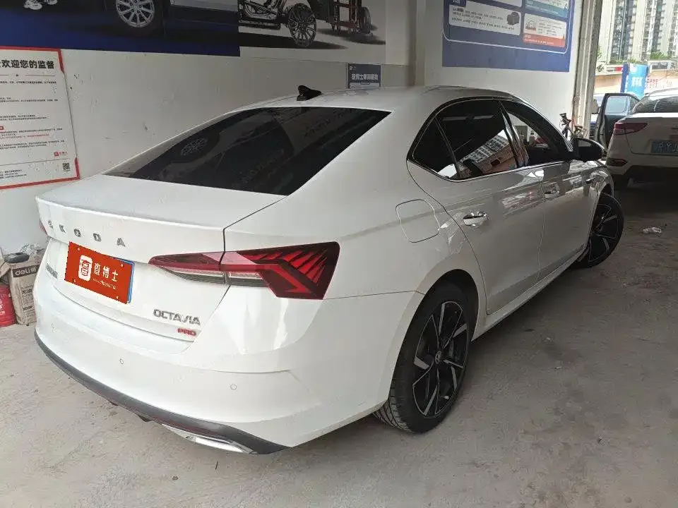 Skoda Octavia — фото 4