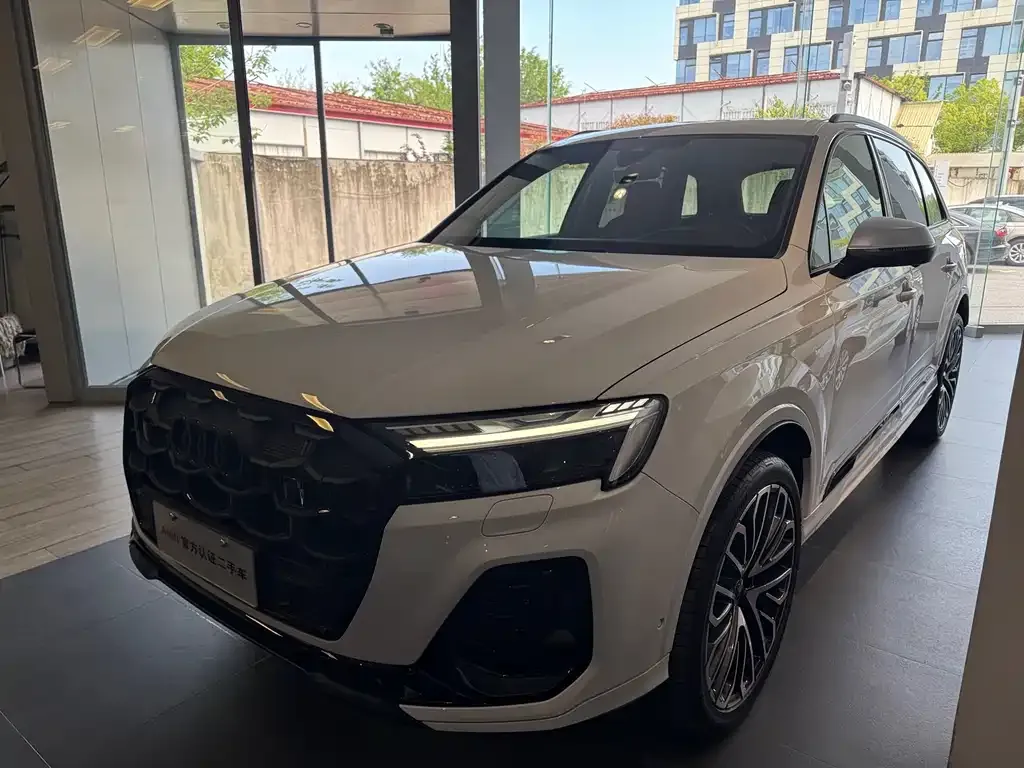 Audi SQ7 — фото 1