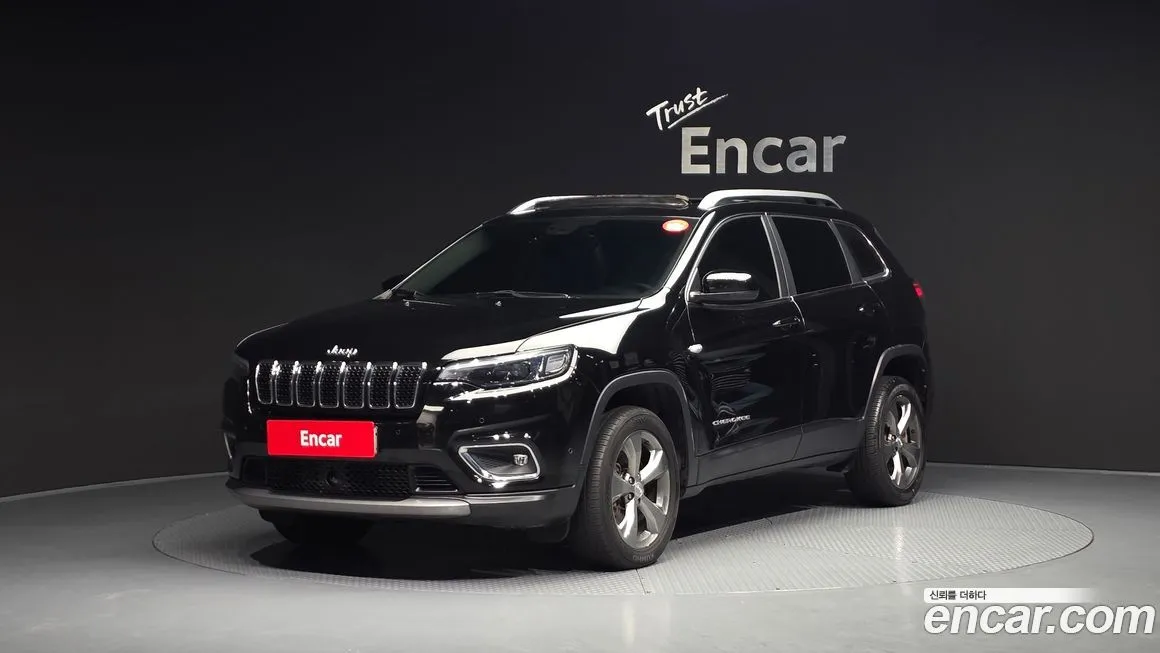 Jeep Cherokee — фото 1