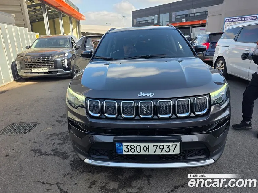 Jeep Compass — фото 1