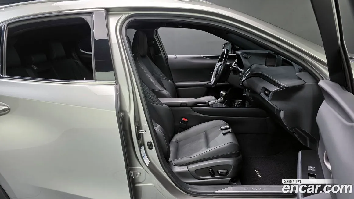 Lexus UX — фото 5