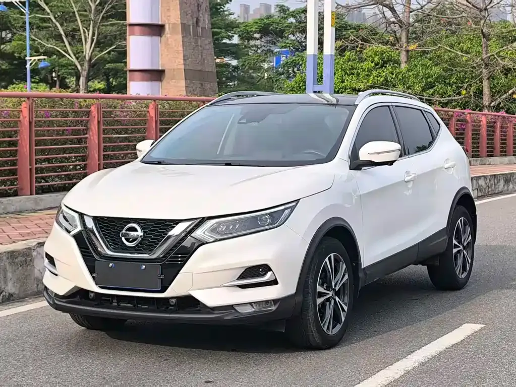 Nissan Qashqai — фото 1