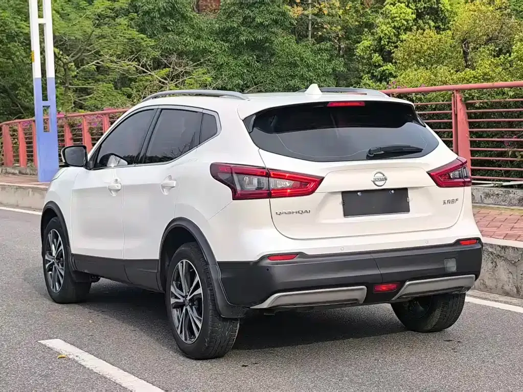Nissan Qashqai — фото 7