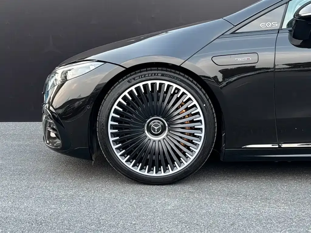 Mercedes-Benz EQS AMG — фото 10
