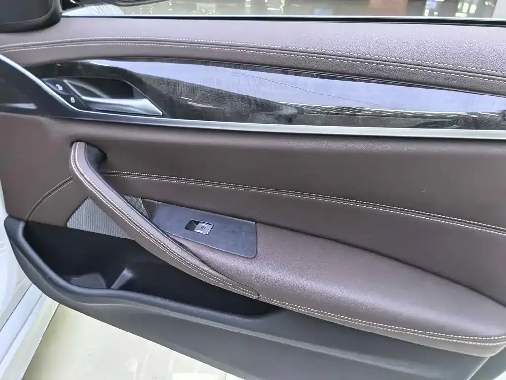 BMW 5 Series New Energy — фото 6
