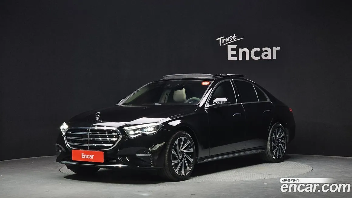 Mercedes-Benz E-Class — фото 1