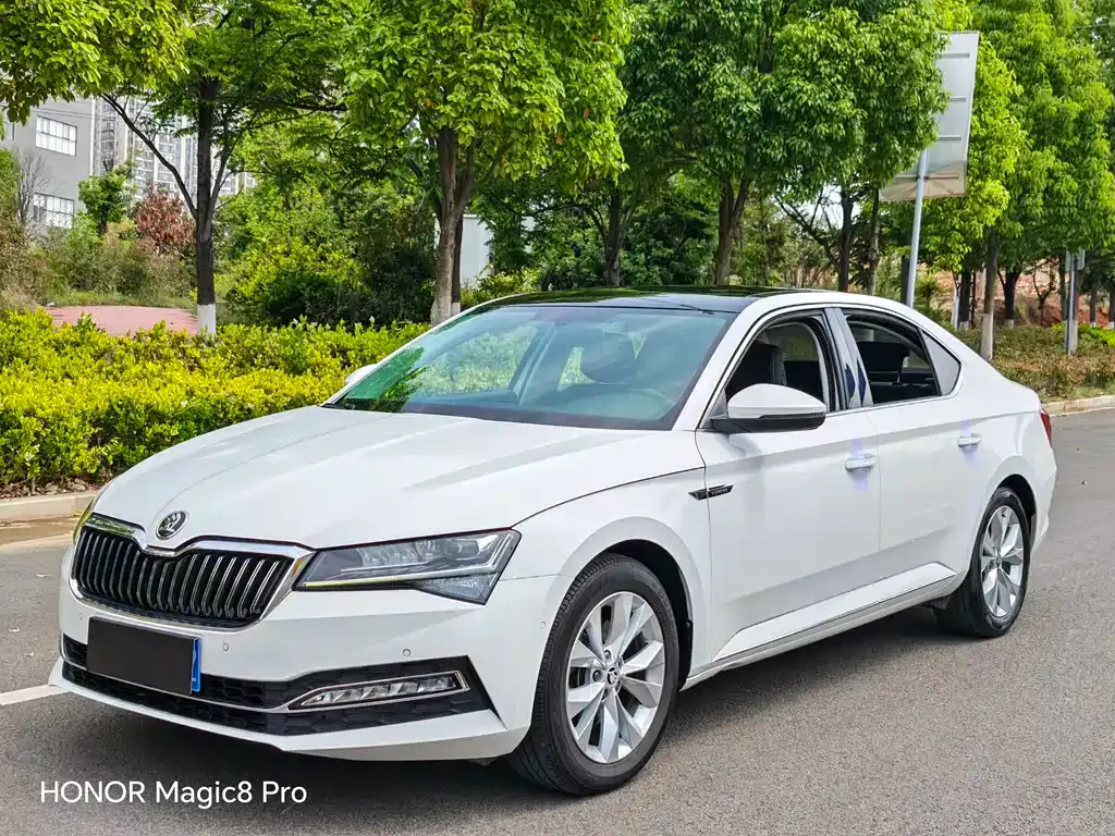 Skoda Superb — фото 1