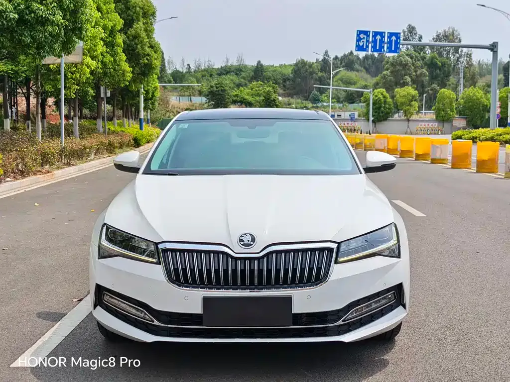 Skoda Superb — фото 4