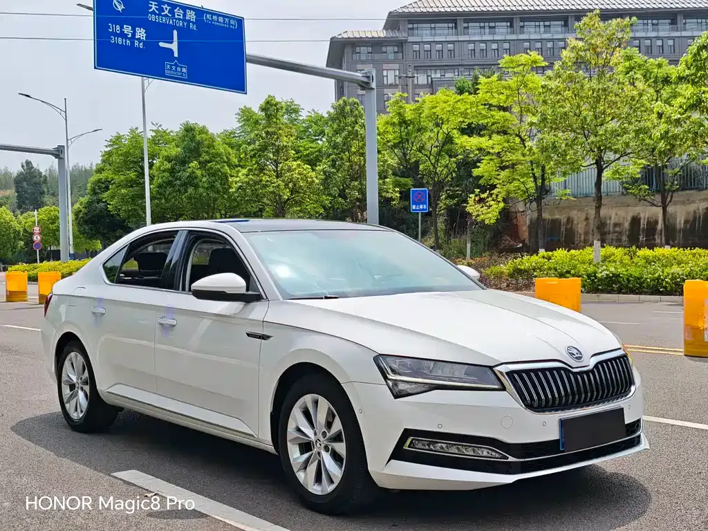 Skoda Superb — фото 9