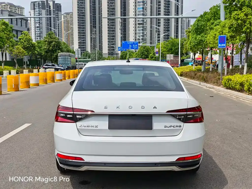 Skoda Superb — фото 5