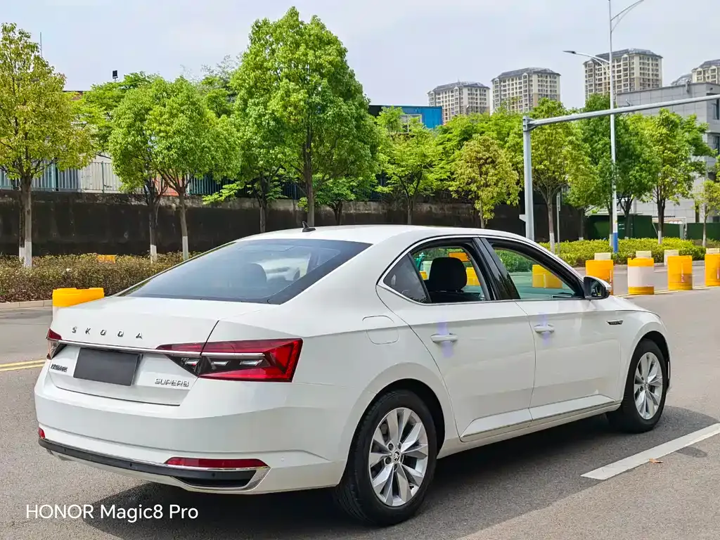 Skoda Superb — фото 2