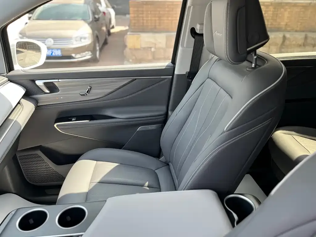 Buick GL8 Hybrid — фото 7