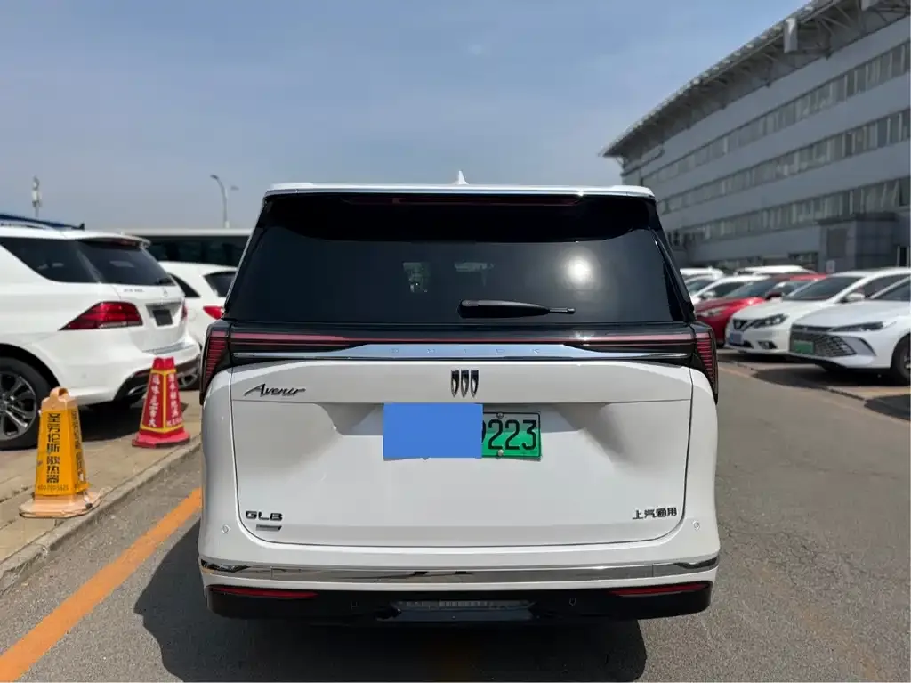 Buick GL8 Hybrid — фото 10