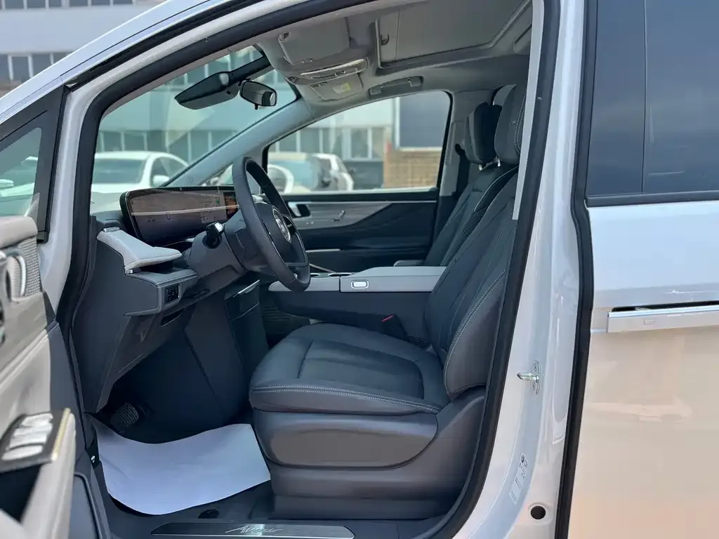 Buick GL8 Hybrid — фото 5