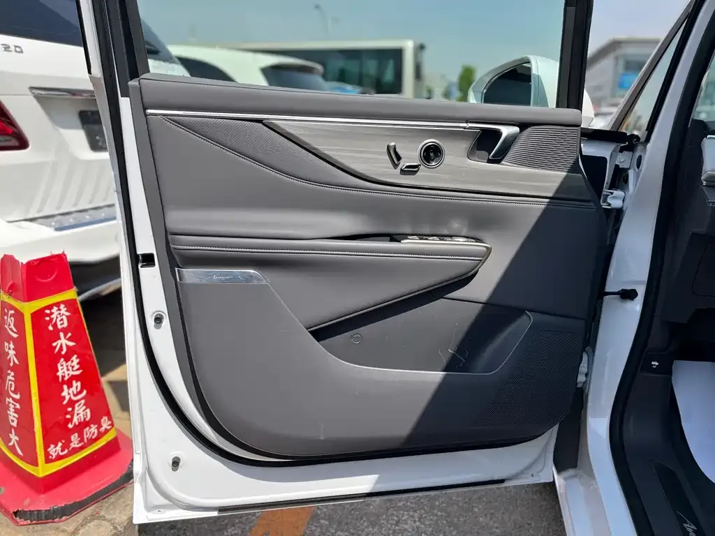 Buick GL8 Hybrid — фото 6