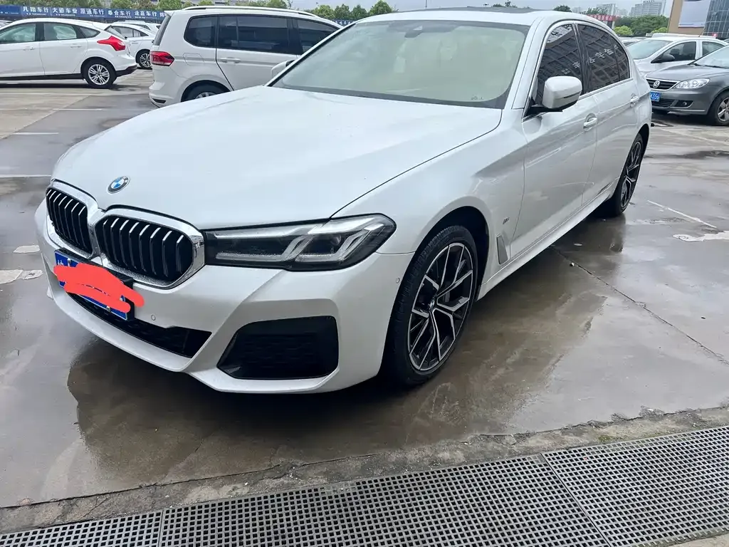 BMW 5 Series — фото 1