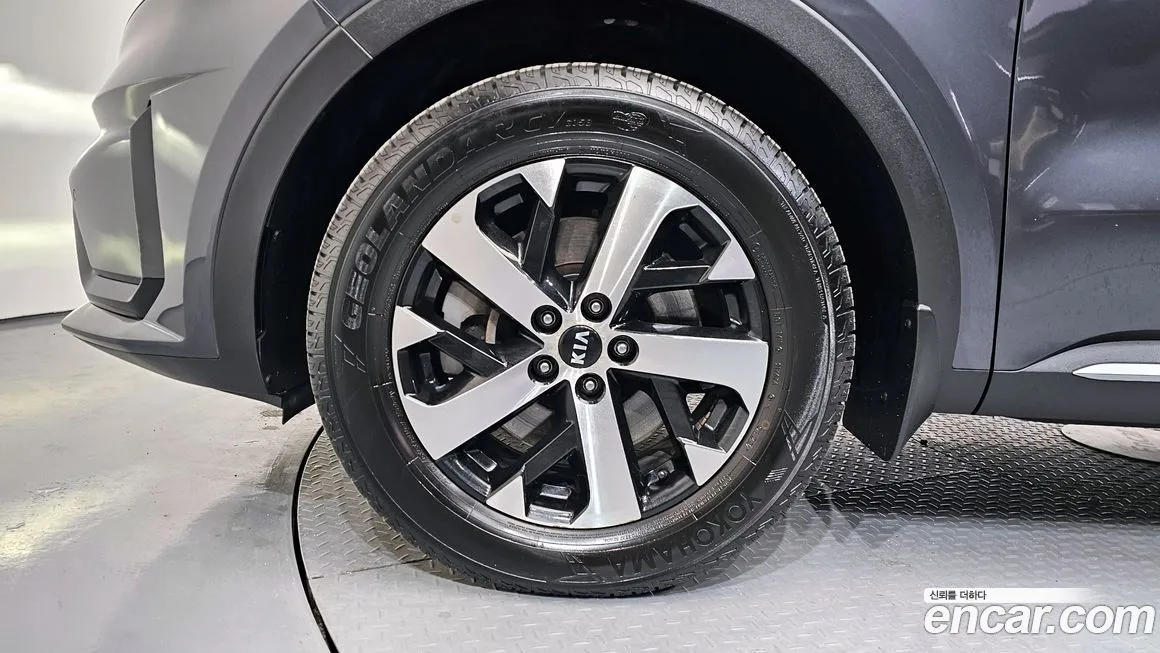 Kia Sorento — фото 6