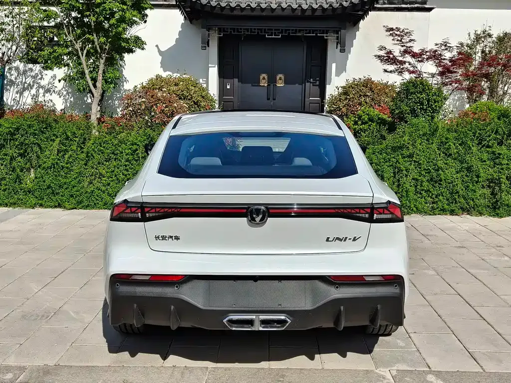 Changan UNI-V iDD — фото 7
