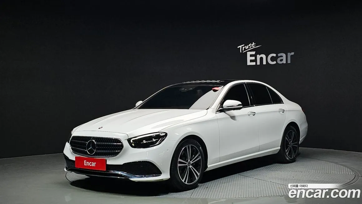 Mercedes-Benz E-Class — фото 1
