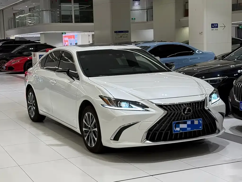 Lexus ES — фото 1