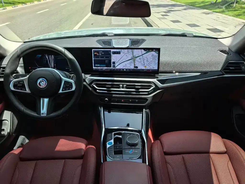 BMW i4 — фото 4